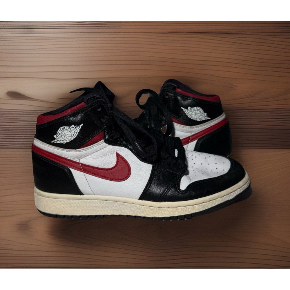 Nike Air Jordan 1 Retro High OG 'Gym Red' 2019  555088-061 Youth Size 4.5 Youth